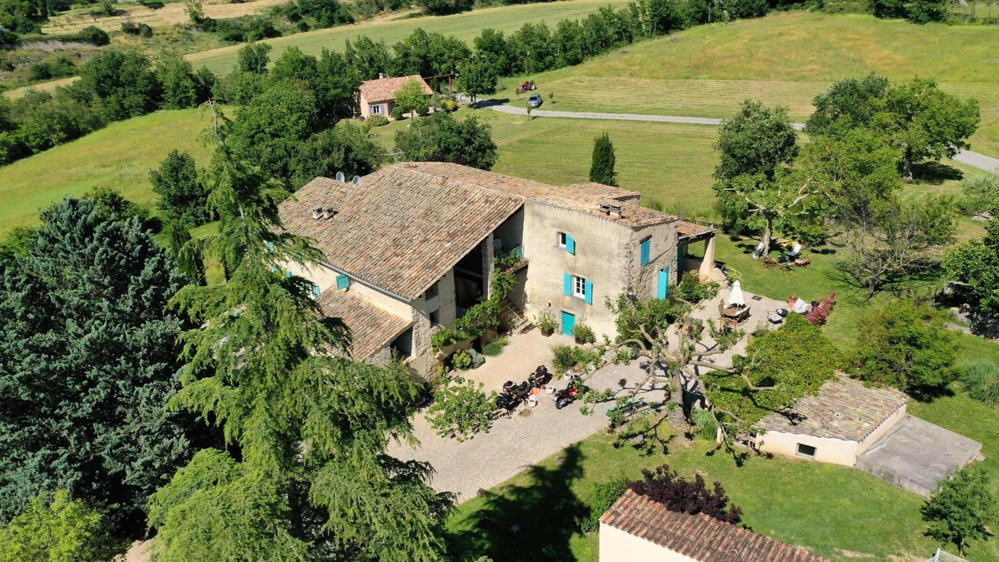 Les Demeures Du Clos Niozelles Bagian luar foto